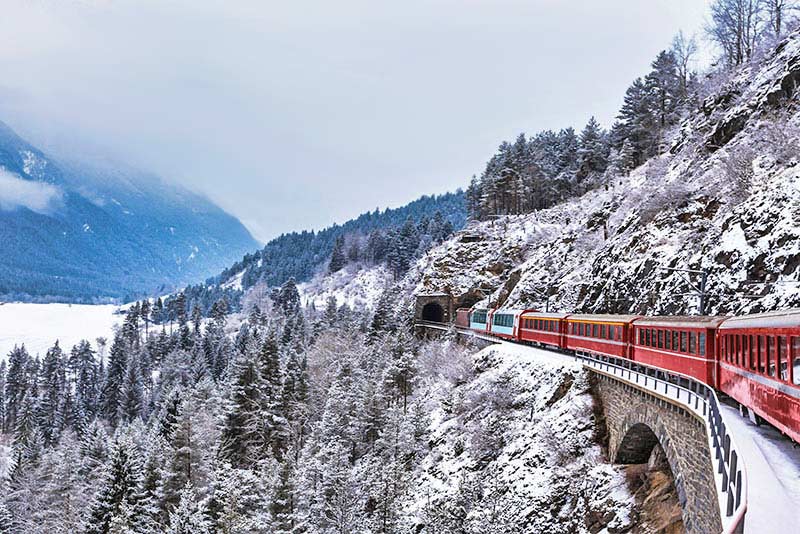 Reise mit dem Glacier Express im Winter